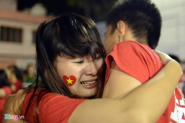 Gương mặt buồn chán của các CĐV khi chứng kiến những bàn thua của ĐT Việt Nam